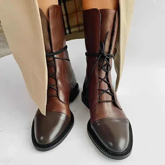 Wadenhohe Schnürstiefel für stilvollen Tragekomfort