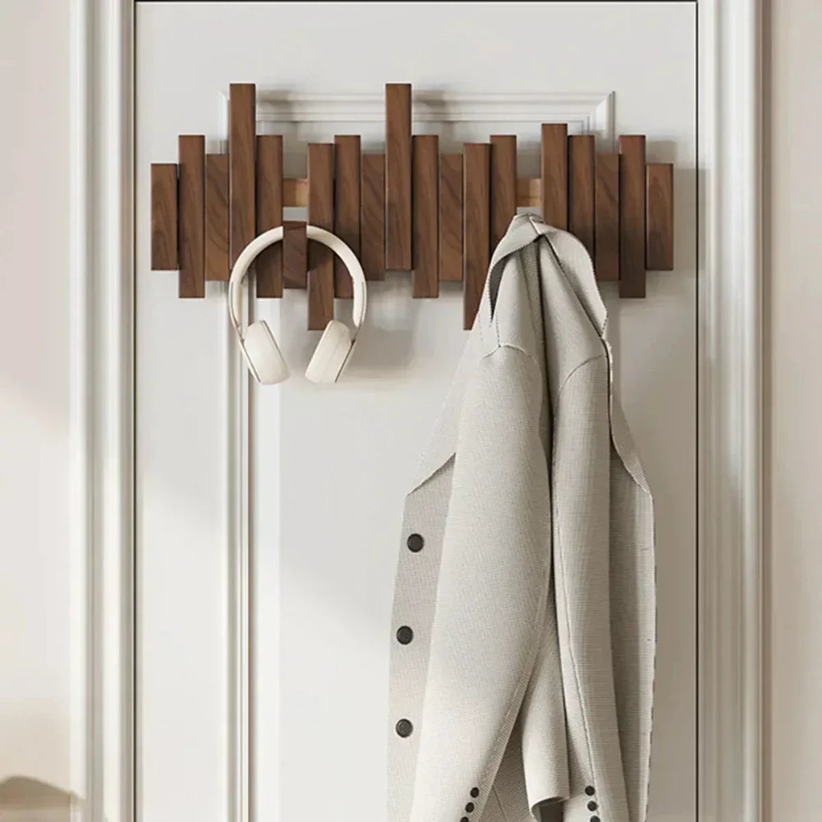 Wandhaken aus Holz im Klavier-Design