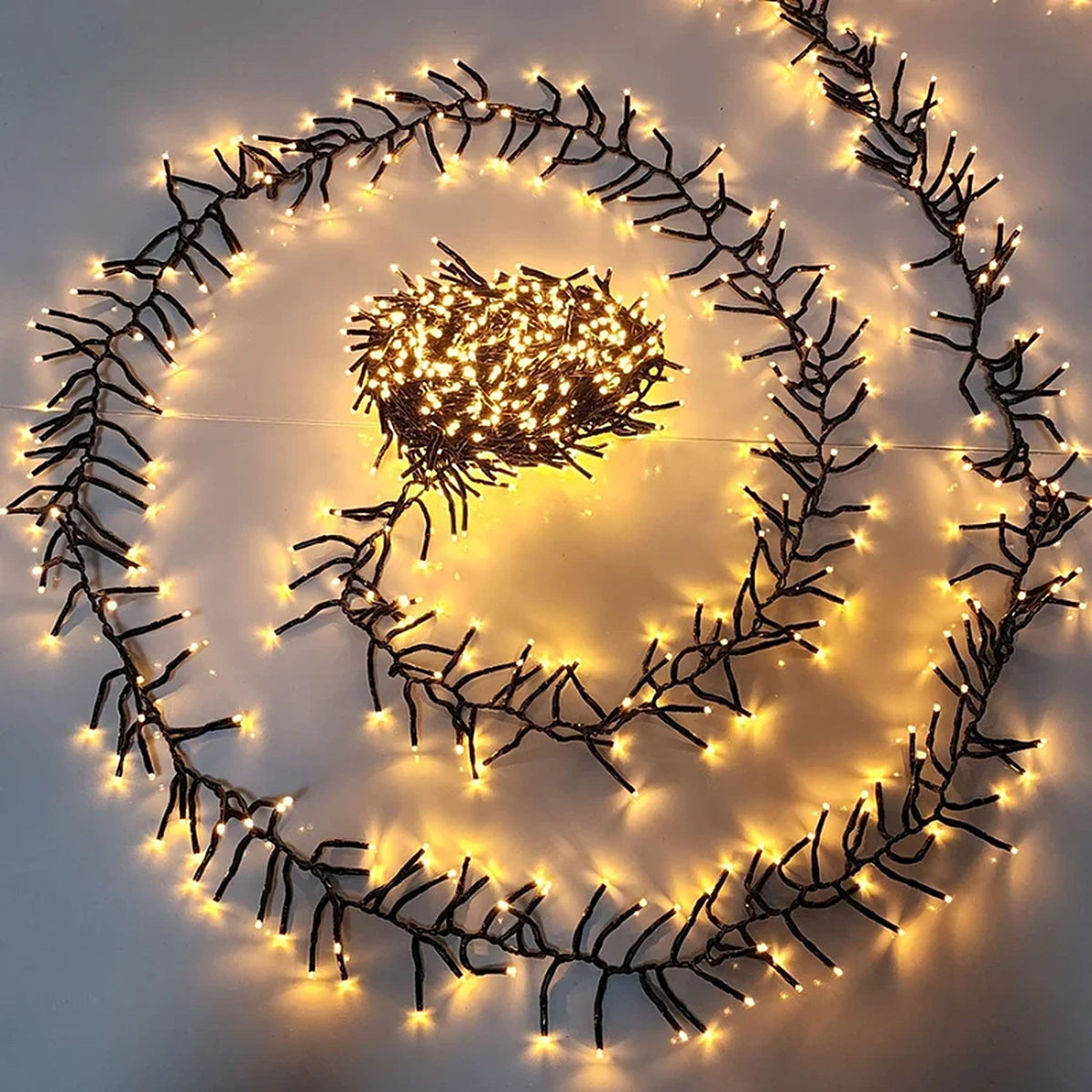 Weihnachtsbeleuchtung für außen – Cluster-Lichterkette in Warmweiß mit 8 Modi