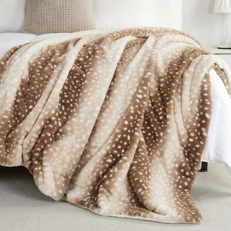 Wendbare Kunstfell-Kuscheldecke im Hirsch-Design – wärmender Plüsch