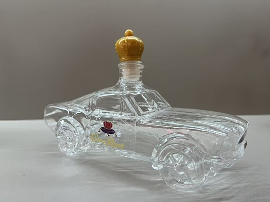 Whiskykaraffe in Mustang-Autoform