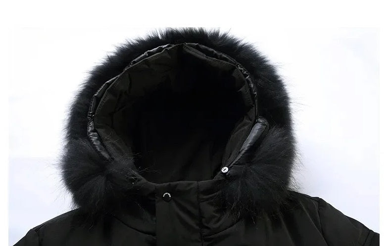 Winterfester Parka mit Kapuze