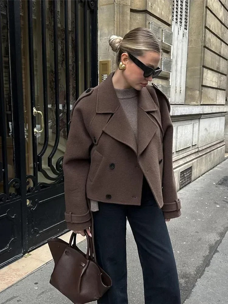 Zweireihige Damen-Jacke im Cropped-Design