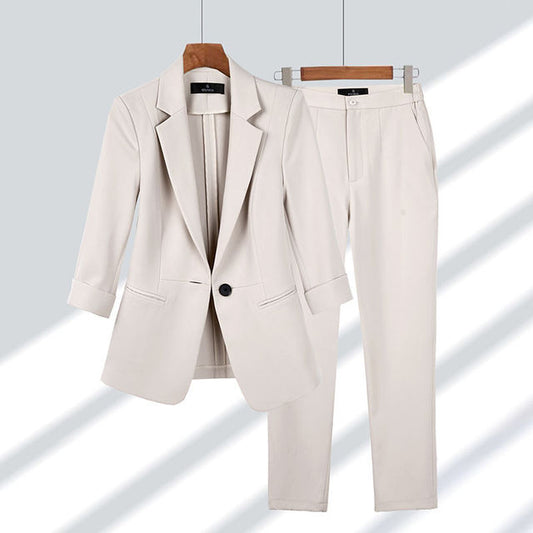 Zweiteiliger Damenanzug aus Blazer und Hose