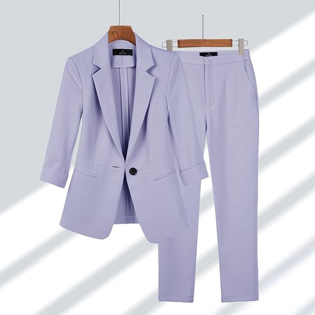Zweiteiliger Damenanzug aus Blazer und Hose