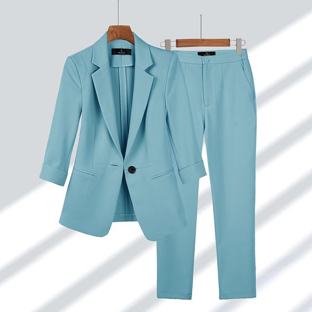 Zweiteiliger Damenanzug aus Blazer und Hose